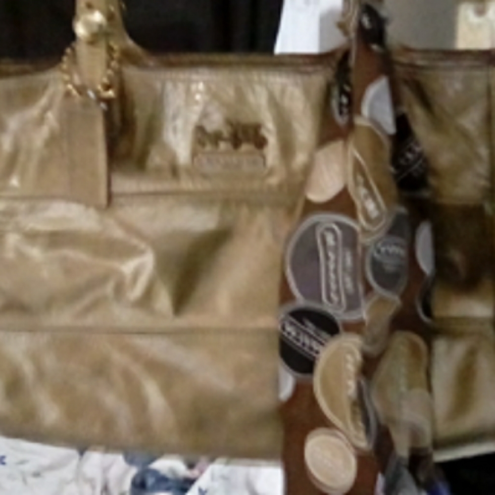 COACH HANDBAG